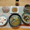 レンチン目玉焼き。野菜味噌汁。いわし水煮缶。