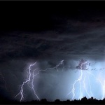雷の発生メカニズムとは？科学的な視点からの詳細な解説