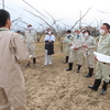 農林水産常任委員会の現地調査ー遊休農地対策とモモせん孔細菌病対策について