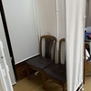 ●昨日インフルエンザ接種用に部屋の模様替えしました。点滴用のベットを片付け、椅子を並べ、パーティションを置きました。