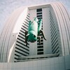 横浜発、巨大バッタ型アート作品
