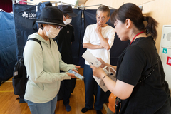 上越市総合防災訓練で「避難所アプリ」使い受け入れ訓練 　高齢者らの登録に課題も