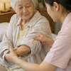 【介護現場】服が破けた時の、あの気まずさ