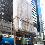 香港の建設現場の足場は竹
