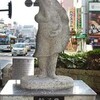 宇都宮の餃子像が復活　移転作業中真っ二つから修復