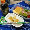 今月は本業がバタバタと．．．本日のお昼ごはん。嫁さん手作り弁当！   白ご飯にふりかけは「のりたま」シャウエッセンはよく焼きで＋アスパラガス、ミニトマトにレタスとロースハム。頂き物のサントリー クラフトボス ブラック【BOSSボス】  いつもありがとうございます。