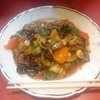 ゴイロセイ（羊肉と野菜の炒め物）