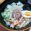 10月31日（土）昼食の半田そうめんと、焼鳥屋のシメの手羽先。