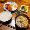 生姜焼きと目玉焼き、カブの味噌汁で朝ごはんしました。