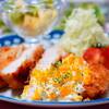 チキンカツ タルタルソースがけ＆新玉ねぎとサーモンのマリネ