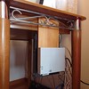 デスクの下をすっきり！ひかり電話ルータと光加入者線終端装置をデスクに吊り下げるボードを製作