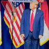 トランプ前大統領がズボンを後ろ前に履いていた？演説後の映像が拡散