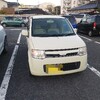 今回の代車は、肌色の軽です。