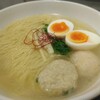 新宿の麺屋海神であら炊き塩らぁめんをいただく