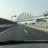 モノレールのアーチ橋、1本だけ？