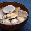 アサリの酒蒸し（日本のシーフード８）と世界のClam（二枚貝）料理　　アサリの酒蒸しは，Tasteatlasの「世界のシーフード」ランキング127位にランクインしています．本当においしい一品ですが，とても地味な料理で，世界的な評価を得るとはかなりの驚きです．Clam料理ランキングでは，直ぐ上にスパゲティボンゴレ，直ぐ下にクラムチャウダー．なお，Clam料理のトップはアサリのブルリャン・パト風（ポルトガル），2位はマチャ貝のパルメザンチーズ焼き（チリ），3位は黒貝のセビチェ（ペルー）．