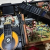 〈CDプレーヤー〉CDP-553ESDが激しく音飛びするので、原因を究明してみる。