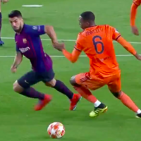 アグエロの動き出しをみよ 世界トップレベルのストライカーのオフ ザ ボール 大人になってから学ぶサッカーの本質とは