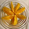 オレンジの食べ方。皮をむかないと食べてくれない。