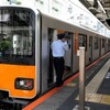 【驚きの結末】共産党の宣伝カーが電車と衝突！80代運転手の判断が分かれ目に
