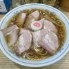 【今週のラーメン５６０９】らーめん 高尾（東京・荻窪）チャーシューメン ＋ まかないチャーシュー皿 ＋ メンマ皿 ＋ サッポロ赤星２本　〜素朴な肉が埋もれる幸せ！まさに寛ぎの一杯！ガチ・ノスタルジック焼豚麺！