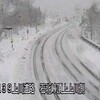 峠は雪だった。