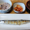 今日の食べ物　朝食に秋刀魚の塩焼き