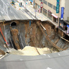 博多駅前の道路陥没