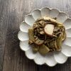 かまぼこと舞茸のガリバタ醤油