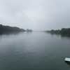 霧雨降り、涼しい荒川で乗艇練習