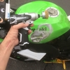 ZX-10Rのタンク凹みをパテ埋めしてみた