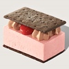 スターバックスから「クッキーサンド ストロベリー＆チョコ」「ナッツ＆キャラメルチーズケーキ」が新登場します！