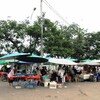 タート・ルアン前の露店　　　(Vientiane, Laos)