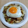 小学1年愛娘のゆうゆう　夏休み最後の二人でのランチ　ソース焼きそば　より。 