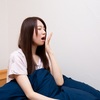 睡眠負債とは？測定方法と解消方法、病気や不調のリスクを解説