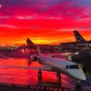 今年は飛行機が予定通り飛ぶ事が殆ど無かったなぁ… でも空港職員の方の親切を感じる事も… 見事な朝焼けも見れて、まぁ良しとしましょう… 