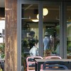 cafeさくら → 店外はミストシャワー　店内では限定パンの製造
