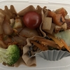 弁当作りを継続中ですが結構手間がかかります。慣れればもう少し楽になるでしょう。