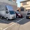 会社の駐車場からホンダの軽トラックに