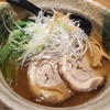 焼きあご塩らー麺 たかはし 新宿本店｜お？久々の強いパンチ☆焼きの香ばしさが突き抜ける！