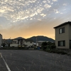 先日の日曜日、武田山、沈みゆく夕日を浴びて輝いています。西の空は晴れています。