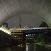 都市渓谷の仮橋