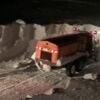 択捉島・紗那--天寧道路  3mの雪の壁をこじ開け、前進する除雪車両 