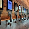 注目のワード地区のサウスショアマーケットの「オフザウォール　クラフトビール＆ワイン」でハワイのビールを楽しむ🍻