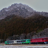 うっすら雪化粧の鎌倉山と、ED75牽引の「風っこ仙山線ストーブ号」を撮る！