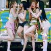 KISS OF LIFE の「 Sticky」 歌詞和訳,曲は、愛情、夏の情熱、新しい旅への期待を表現しており