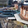 JR東京駅、東海道新幹線と駅構内通路。