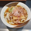 早朝の新幹線名古屋駅のホームできしめん住よし