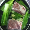 ３枚肉を丸ごと鍋にドーン！！隊長は「豚の角煮」を作りました。