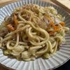 【レシピ付】だし香る豚バラ焼きうどん にんじんとキャベツでやさしい和風ごはん